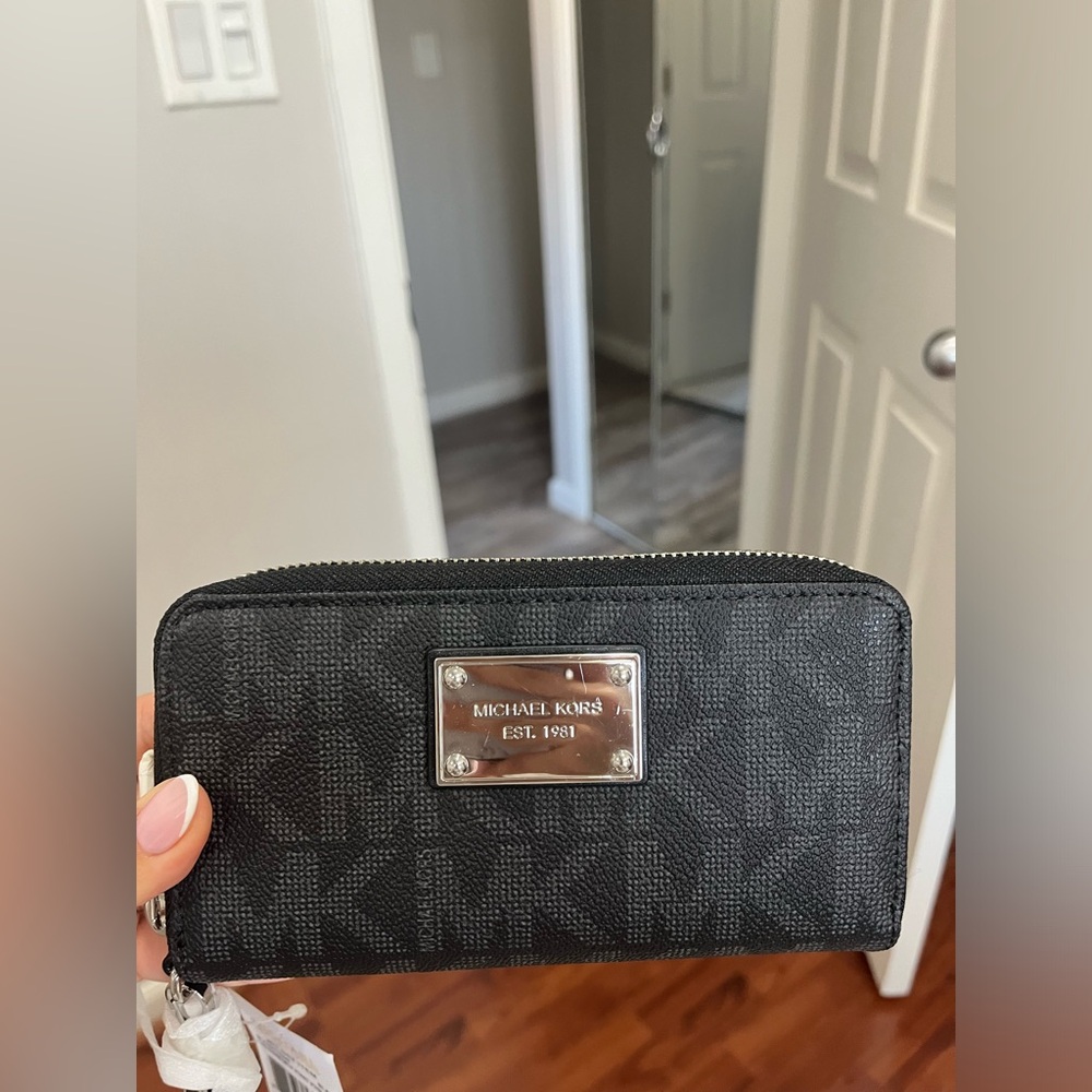 Michael kors wallet